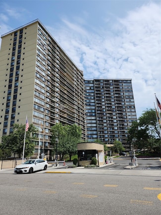 2 Bay Club Dr Unit 6N, Bayside, NY 11360