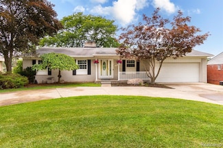 21918 Knudsen Dr, Grosse Ile, MI 48138
