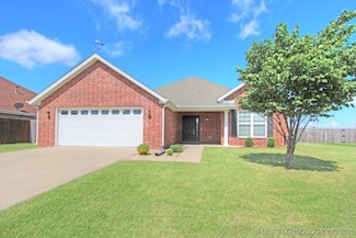 915 Terri Dr, Bartlesville, OK 74006