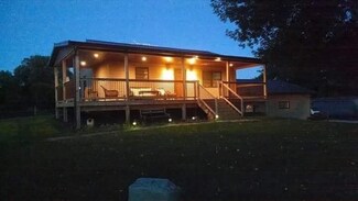 3825 Williams Lake Rd, Center Point, IA 52213
