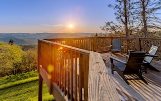 4 Lands End Ln, Slaty Fork, WV 26291