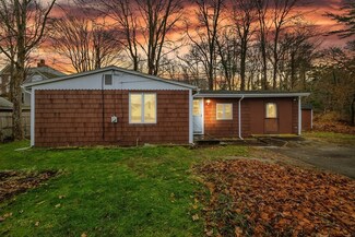 40 Sandwich Rd, Buzzards Bay, MA 02532