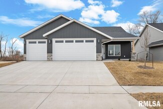 1102 Eagle's Crest Dr, Davenport, IA 52804