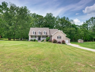 519 Aubrey Ln, Burns, TN 37029