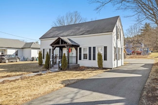 92 S Main St, Newport, NH 03773
