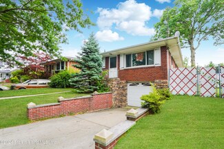 66 Ardsley St, Staten Island, NY 10306