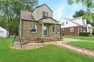 902 S New St, Champaign, IL 61820