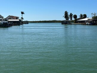 121 Jamaica Dr, Naples, FL 34113