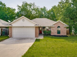 1010 Van Winkle St, Weatherford, TX 76086