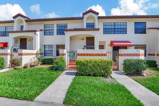808 Freedom Ct, Deerfield Beach, FL 33442