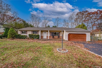 4 Debra Dr, Nesconset, NY 11767