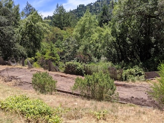 297 Oakcrest Dr, Garberville, CA 95542