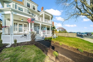263 Lynn Shore Dr, Lynn, MA 01902