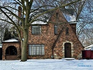 2070 Eastbrook Dr, Toledo, OH 43613