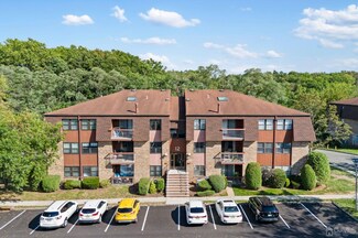 135 Overlook Ct, Woodbridge, NJ 07095