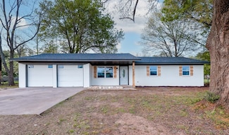 1016 Ash Dr, Sulphur, OK 73086