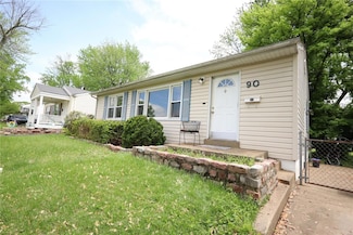 90 La Sierra Dr, Florissant, MO 63031