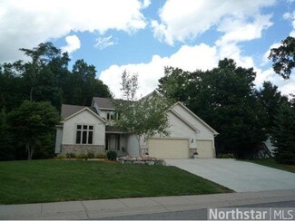 8011 8011 Woodhill Dr, Rockford, MN 55373