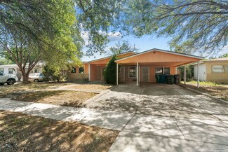 218 Hillwood Dr, San Antonio, TX 78213