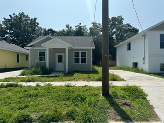 1081 Sophia St, Muskegon, MI 49442