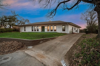 2111 Woodhaven Dr, Arlington, TX 76010