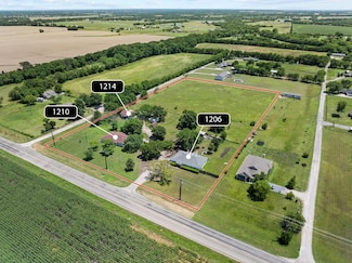 1210 & 1214 E Fm 902, Howe, TX 75459