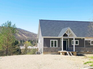 10 Mc Kinley Dr, Ellicottville, NY 14731