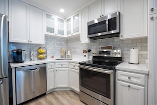 165 N Swall Dr Unit 303, Beverly Hills, CA 90211