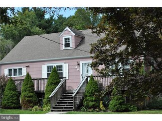 46 Hart Ave, Hopewell, NJ 08525