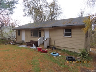 27 Sunny Ln, Highland Mills, NY 10930