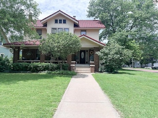 323 N Main St, Pratt, KS 67124