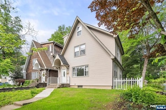 93 Stelfox St, Demarest, NJ 07627