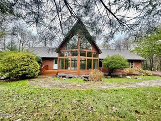 53 Rockridge Rd, Lake Harmony, PA 18624