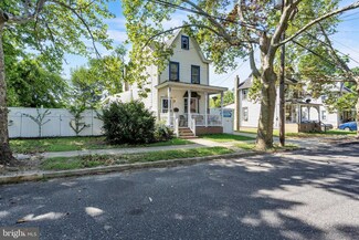 308 W 3rd St, Palmyra, NJ 08065