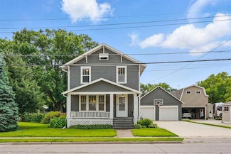 427 E Van Buren St, Washington, IA 52353