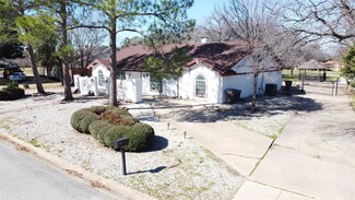 5813 Oakmont Ln, Fort Worth, TX 76112