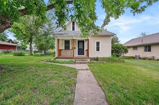 520 N 3rd Ave, Winterset, IA 50273