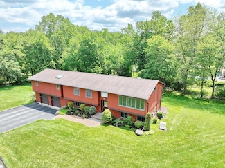 65 Inwood Dr, Bardonia, NY 10954