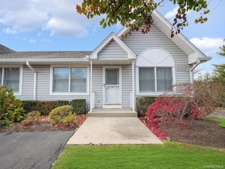 2 Windsor Cir, New City, NY 10956