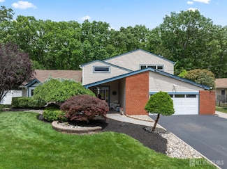 28 Sugarbush Rd, Howell, NJ 07731