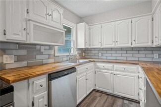 3301 N Mccoy St, Independence, MO 64050