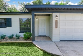 2215 Silver Lake Dr, Palatka, FL 32177