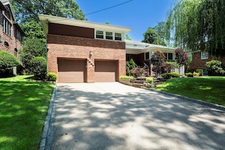 86-41 Marengo St, Hollis, NY 11423