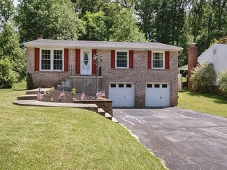 717 Pine Valley Dr, Pittsburgh, PA 15239