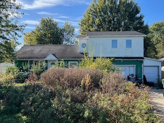 3652 W Harbor Rd, Port Clinton, OH 43452