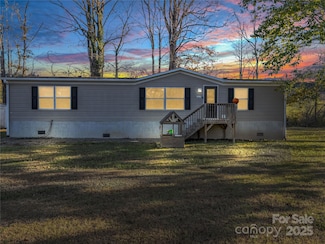 221 Turkey Pen Gap Rd, Horse Shoe, NC 28742