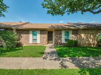 14 E Townhouse Ln, Grand Prairie, TX 75052