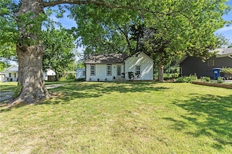 1208 W 21st St, Lawrence, KS 66046