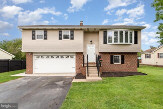 221 Lena Dr, York, PA 17408