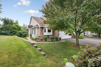 4824 Moon Lake Cir, Saint Paul, MN 55127